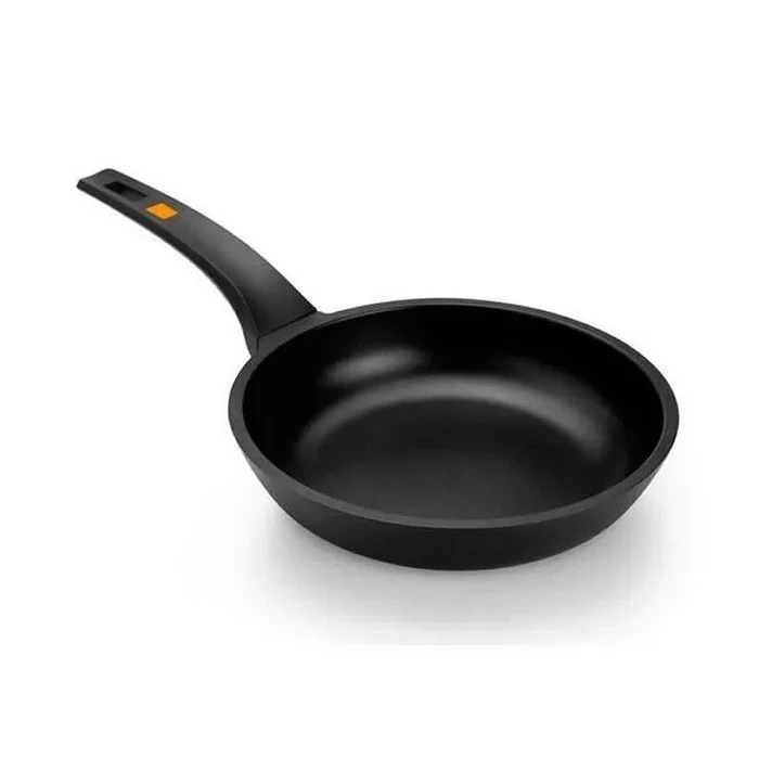 BRA A271222 Efficient | Sartén 22 cm, Aluminio Fundido con Antiadherente Teflon Platinum Plus, Apta para Todo Tipo de cocinas incluida inducción, Libre de PFOA, Negro