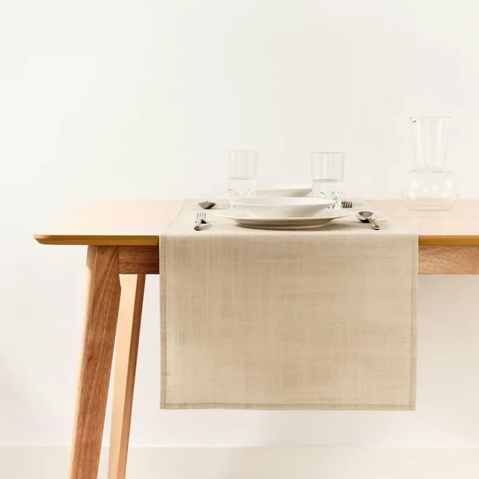 Camino de mesa belum liso beige 45 x 140 cm
