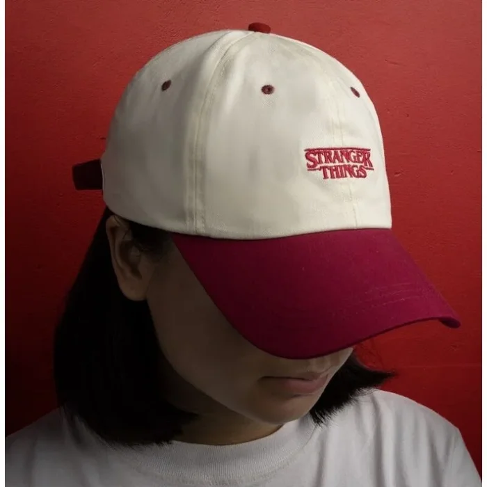 Cinereplicas Stranger Things – Friends Don’t Lie Gorra de Béisbol – Licencia Oficial