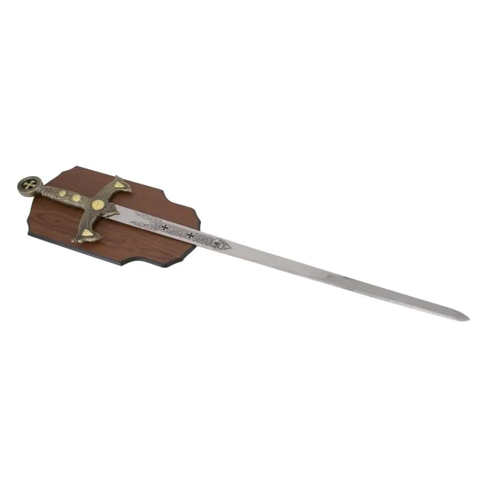 Espada Templaria con acabados dorados en el pomo, empuñadura y guarda. longitud 119 cm, hoja de acero, con soporte