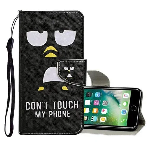 Estuche de Cuero Abatible Horizontal para iPhone 8 Plus y 7 Plus con Patrón de Dibujo Coloreado, Soporte, Ranuras para Tarjetas y Billetera (Penguin)