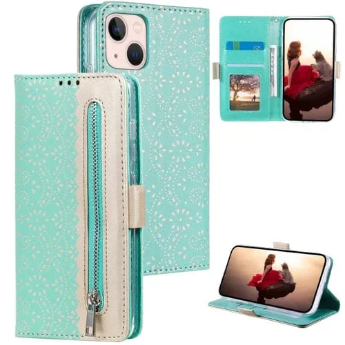 Funda de Cuero para iPhone 15 Plus con Cremallera y Doble Botón con Patrón de Encaje y Cordón (Verde)