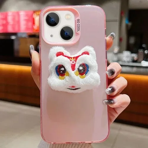 Funda para Teléfono iPhone 14 Muñeco de Peluche y Danza del León Blanco con Espalda Rosa