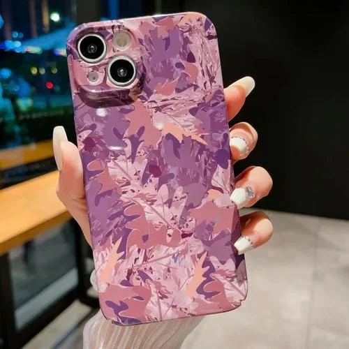 Funda para Teléfono iPhone 15 con Patrón de Camuflaje y Orificio Preciso (Rosa Morado)