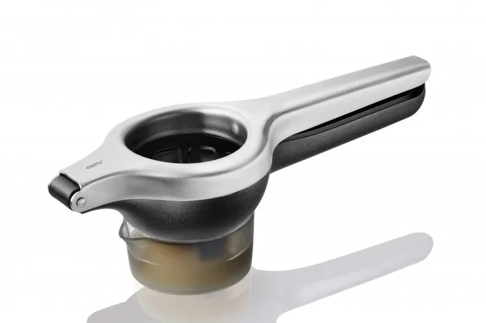 GEFU Lemon Pro – Exprimidor manual de acero inoxidable con principio inverso | Para limones, naranjas, limas, con recipiente colector | ergonómico