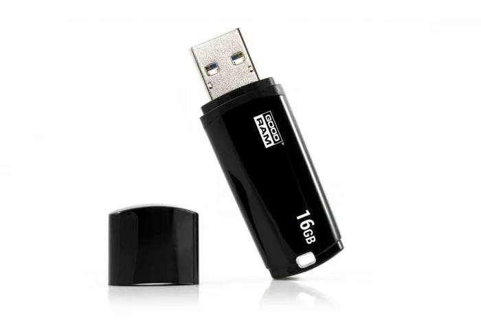 Goodram UMM3 unidad flash USB 16 GB USB tipo A 3.2 Gen 1 (3.1 Gen 1) Negro