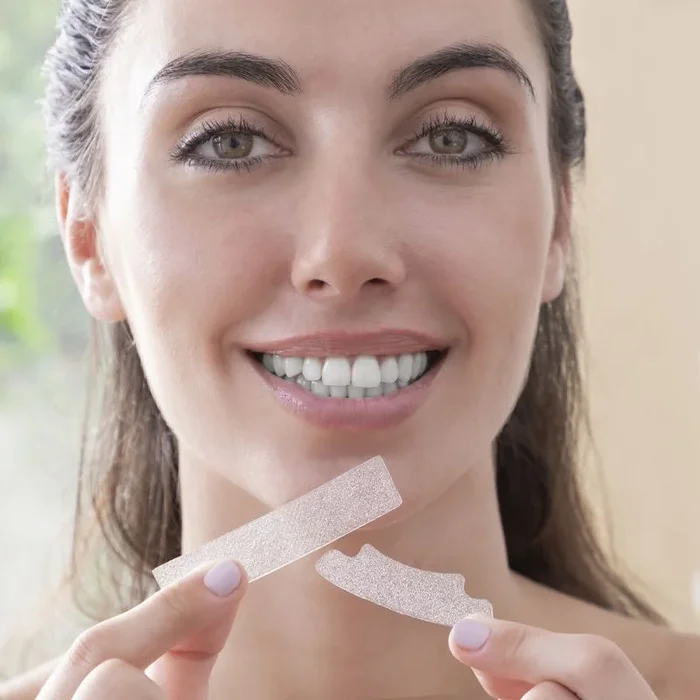 InnovaGoods Tiras blanqueadoras dientes, Efecto blanqueador dental rápido y seguro, 14 tratamientos blanqueamiento dental, Fácil colocación y extracción.