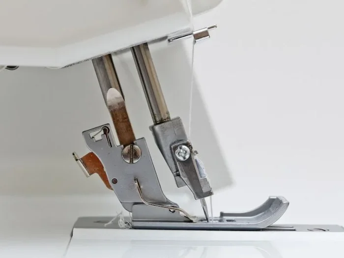 Minerva CS1000PRO máquina de coser