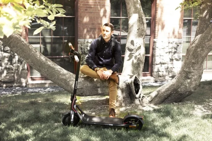 Navee v40, electric scooter, 300 w, 10 «, 25 km/h, black
