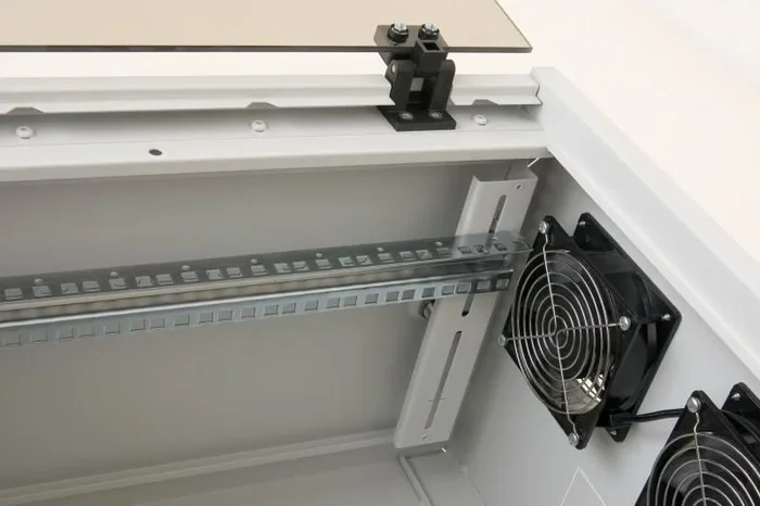 Triton RUA-09-AS6-CAX-A1 armario rack 9U Bastidor de pared Blanco